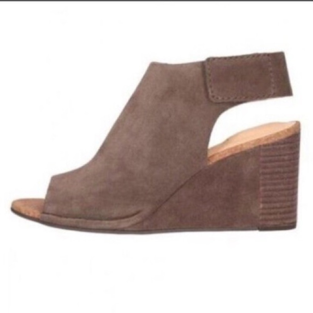 Clarks Spiced Meadow Taupe Suede Wedge Open Toe Sandals Comfort Fit Size 7.5 EUC
